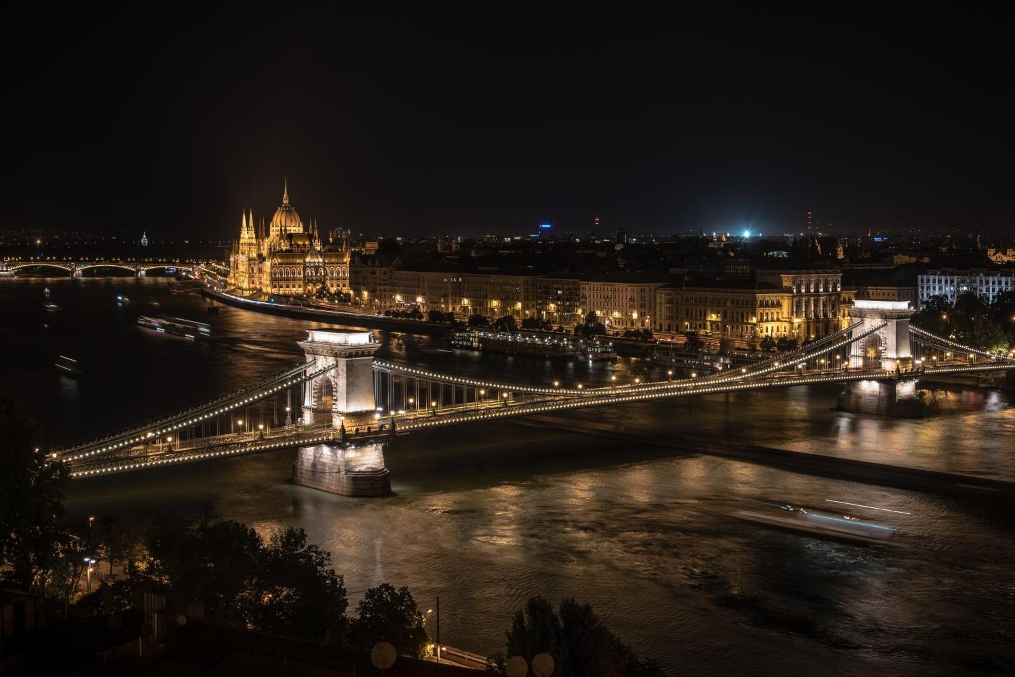 Bright Apartment In The Most Beautiful Street Of Budapest Vaci Street, Fashion Street Budapeste Exterior foto