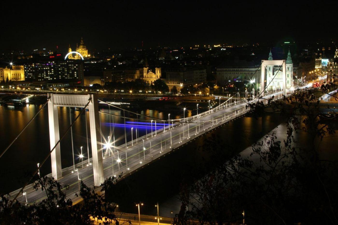 Bright Apartment In The Most Beautiful Street Of Budapest Vaci Street, Fashion Street Budapeste Exterior foto