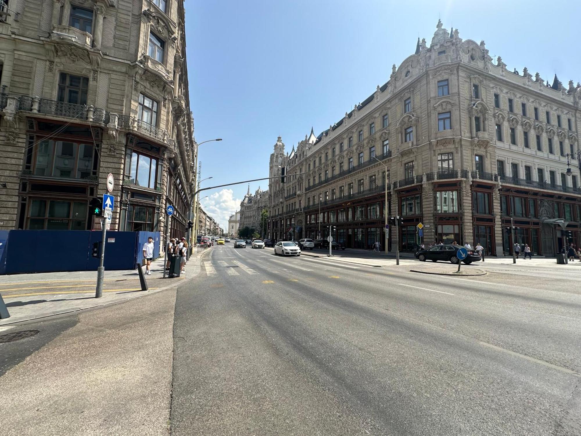 Bright Apartment In The Most Beautiful Street Of Budapest Vaci Street, Fashion Street Budapeste Exterior foto